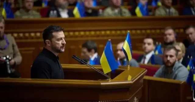 Зеленский готовит Раду к трехлетнему сценарию войны