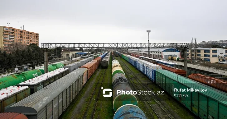 Транзит через Азербайджан: российские грузы направляются в Армению