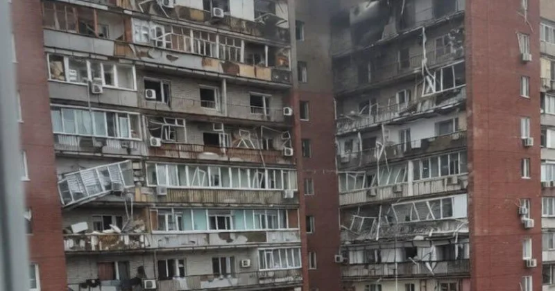 Россия атаковала многоэтажку и электричку: есть погибший и раненые фото; обновлено 13:07