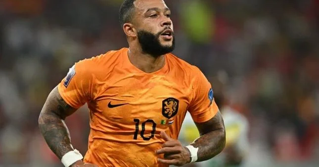 Depay 1 ay oynamayacaq