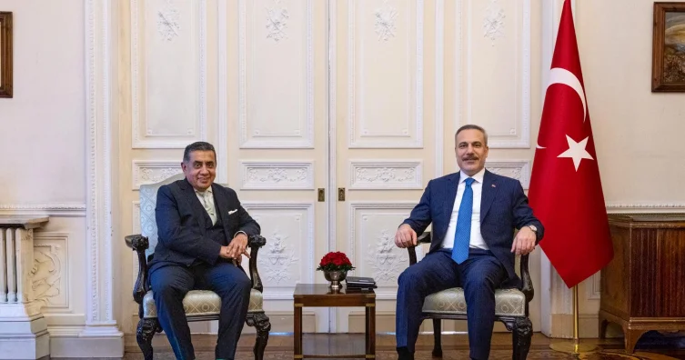 Hakan Fidan Londonda görüşlər keçirir