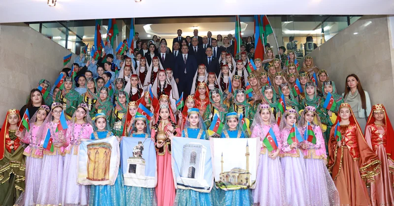 Məktəblilər Ümummilli Liderin irsini və Naxçıvanın mədəniyyətini öyrənirlər