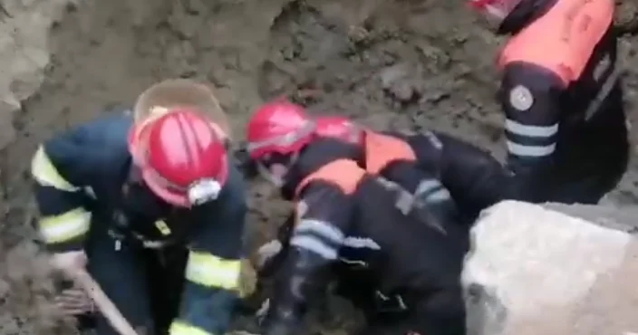 Azərbaycanda torpaq çökməsi Ölən VAR