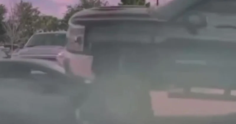 Женщина на пикапе переехала суперкар ВИДЕО