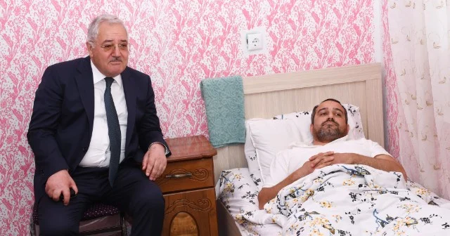 Vaqif Həsənov mina partlayışı nəticəsində ayağını itirən sakini ziyarət etdi FOTOLAR