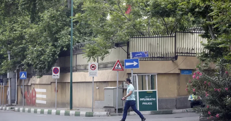 Швейцария постепенно возобновит работу посольства в Тегеране