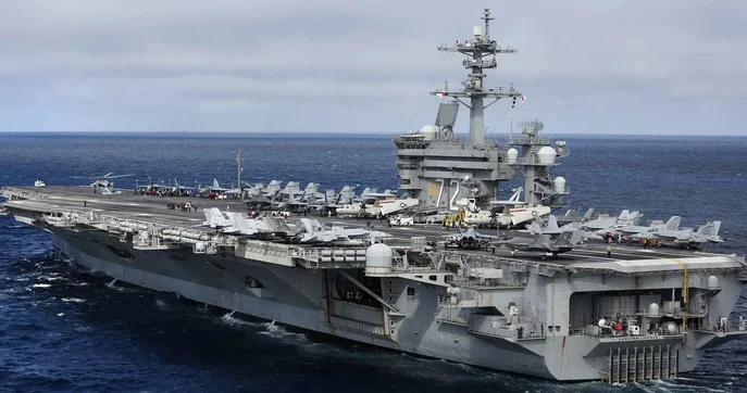 Три авианосца ВМС США впервые за десятилетия одновременно размещены на Ближнем Востоке