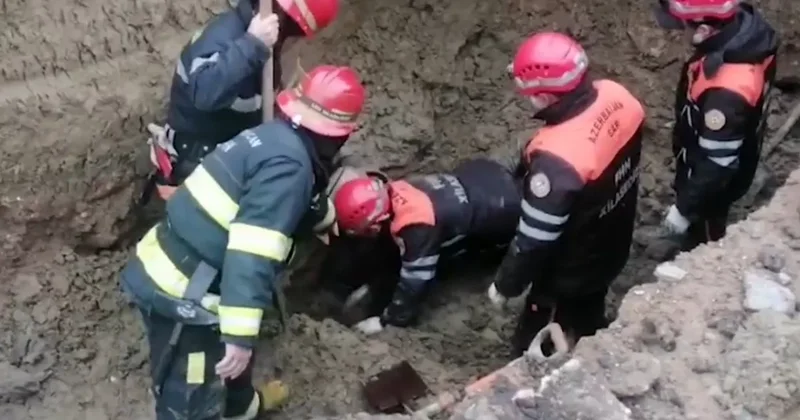 В Баку обвал грунта погубил человека ВИДЕО трагедии