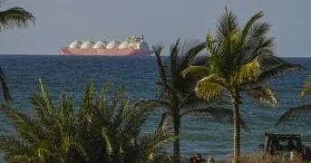 Поставки нефти из Персидского залива рухнули на 57%