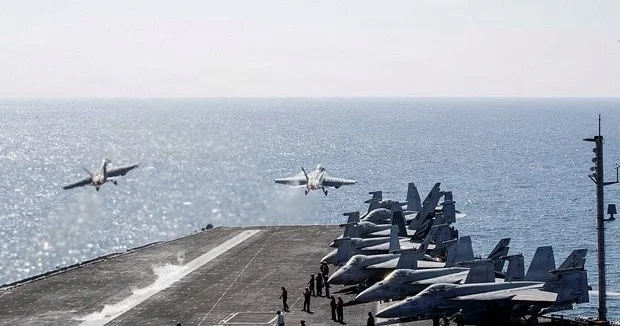 CENTCOM: Впервые с 2003 года на Ближнем Востоке развернуты три авианосца США