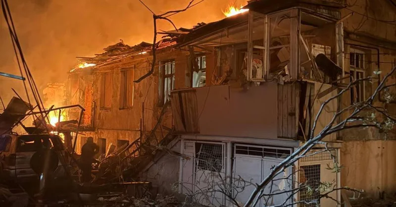 Российский удар по Одессе: двое погибли, много раненых фото