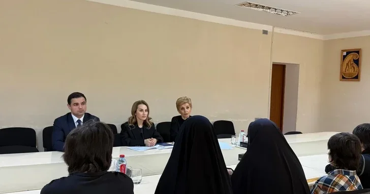 Омбудсмен Азербайджана встретился с репатриированными гражданами из зоны конфликта в Сирии