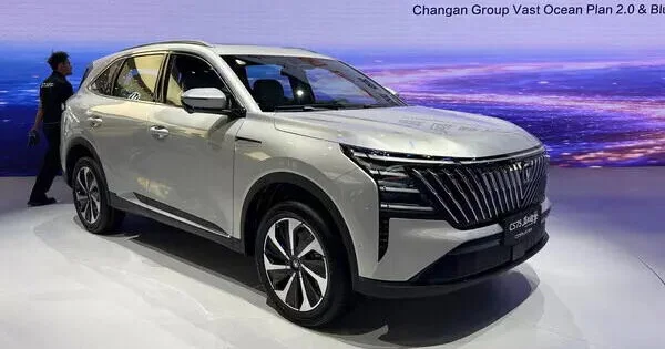 Changan представил гибридный кроссовер с массажем кресел