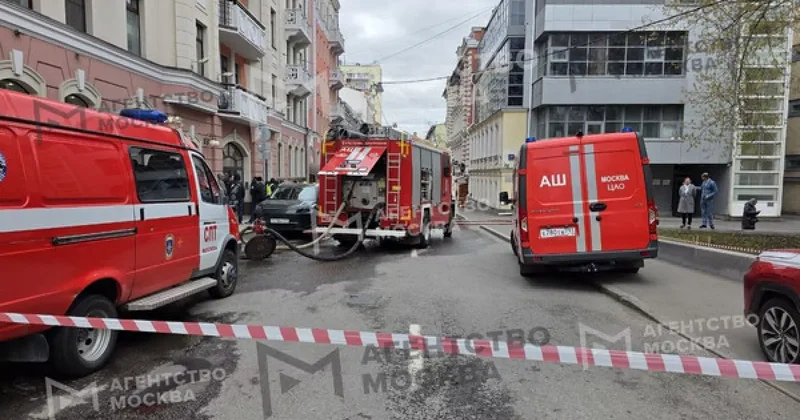 В центре Москвы загорелось административное здание