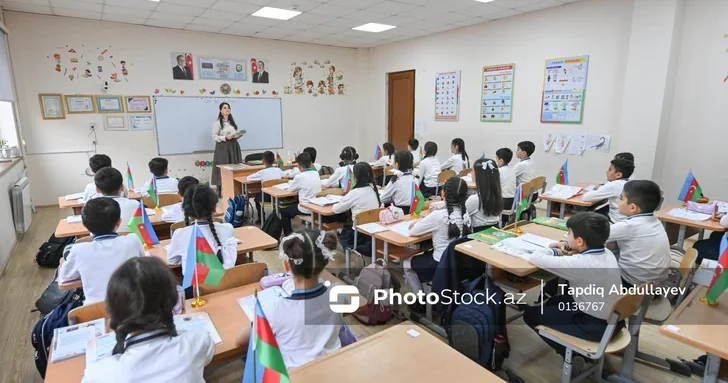 В Азербайджане временно прекращён перевод школьников IV и VI классов