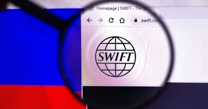 Еще 20 российских банков могут отключить от SWIFT