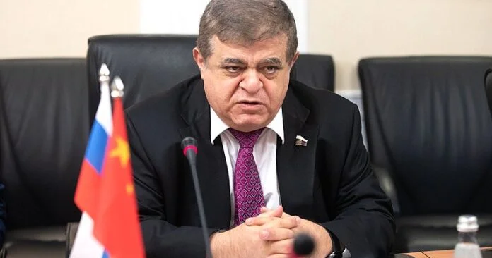 Vladimir Cabarov: “Sanksiyalarla təhdid, arxa qapıdan ticarət”