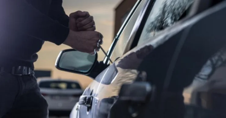 Mehdiabadda Opel i oğurladılar