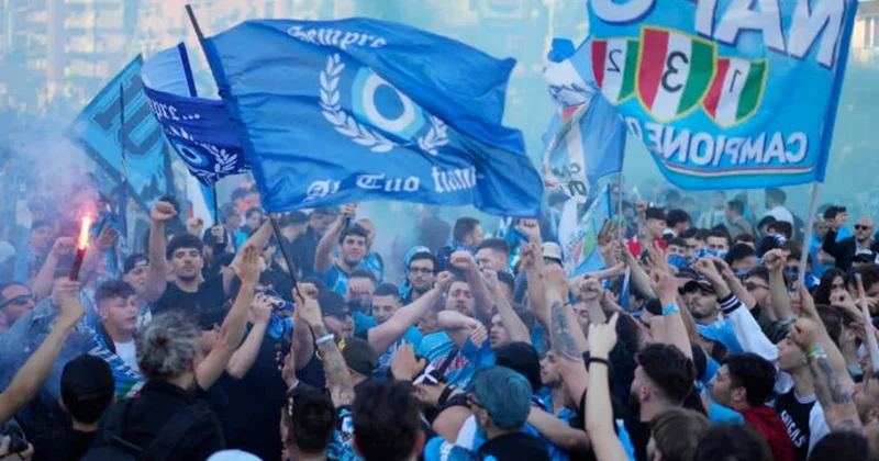 Napoli nin çempionluğu azarkeşlərə baha başa gəldi: 39 nəfər yaralandı