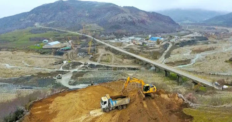 Ağsuda yol tikintisi zamanı ÖLÜM