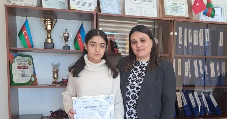 Direktor rekord nəticə göstərən şagirdini belə təbrik etdi FOTO