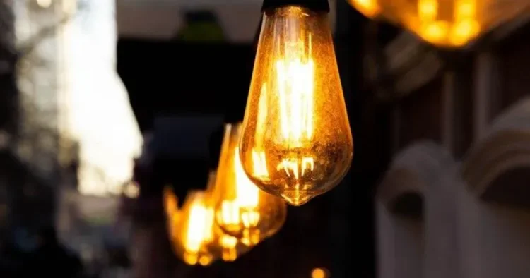 Fransada elektrik şəbəkəsinin təxribatı ilə bağlı təhqiqat BAŞLADI