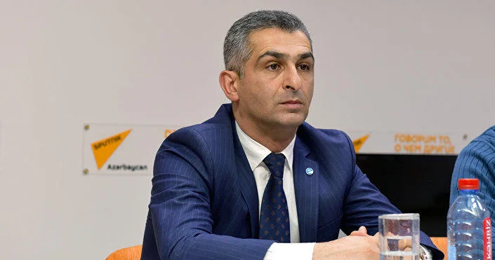 Yuxarıda səni qoyublarsa, o demək deyil ki, bütün insanlardan ağıllısan
