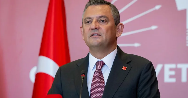 Özgür Özəl və bir qrup şəxs TBMM yə yürüş edir