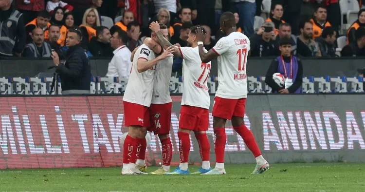 Türkiyə Super Liqasına yüksələn 3 cü komanda da bəlli oldu tarixlərində ilk dəfə