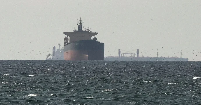 Yanacaq daşıyan tanker fevraldan bəri ilk dəfə Hörmüz boğazından keçdi