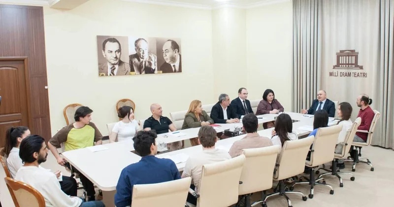 Çin dramaturqu Lyu Şuqanın “Ölünün diriləri ziyarəti” əsəri əsasında eyniadlı tamaşanın məşqlərinə başlanılıb FOTO