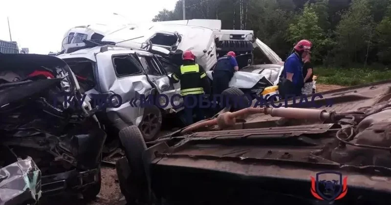 Rusiyada 13 avtomobilin iştirakı ilə dəhşətli qəza