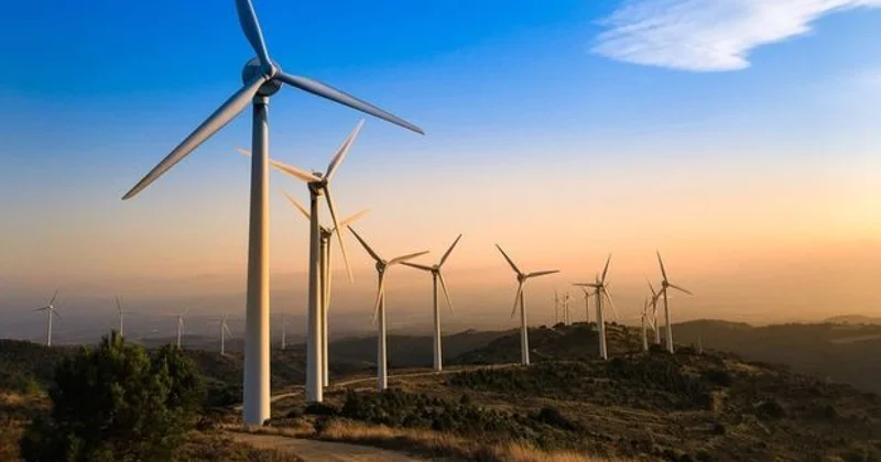 Külək və günəş enerjisindən qlobal elektrik enerjisi istehsalı ilk dəfə olaraq qazı üstələyib