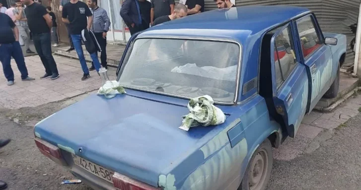 В Лянкяране водитель скончался за рулём: автомобиль врезался в придорожный объект