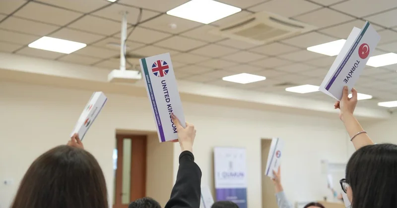 Qarabağ Universitetində xarici tələbələr dünyanın gələcəyini müzakirə edir!