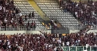 Azarkeşlərə görə oyun 1 saat gec başladı