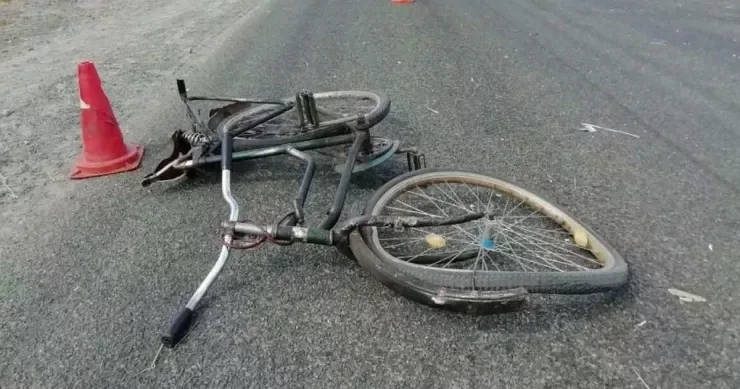Ağsuda avtomobil velosipedçini vurdu