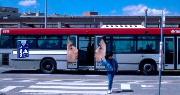 İctimai nəqliyyatda maraqlı reklamlar FOTOLAR