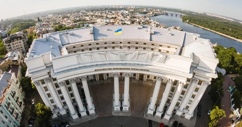 Ukrayna XİN in binası İkinci Dünya müharibəsindən bəri ilk dəfə zərər görüb FOTO