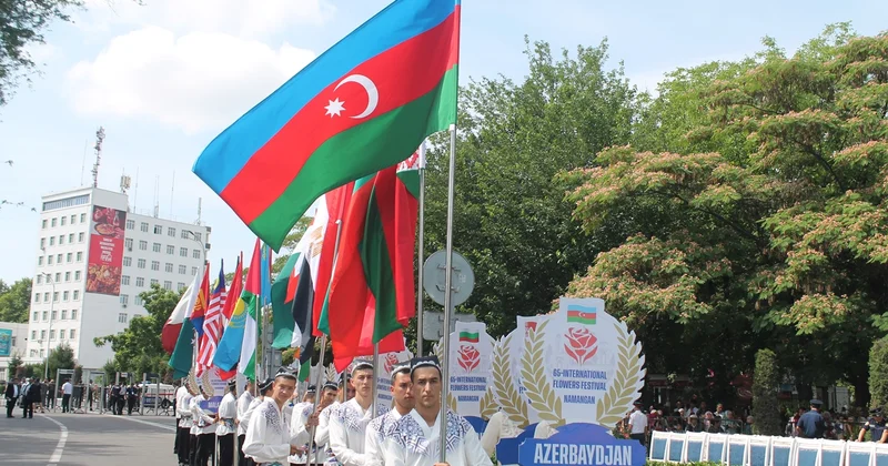 Özbəkistanın Namanqan şəhərində keçirilən Gül Festivalı Ginnesin Rekordlar Kitabına düşüb