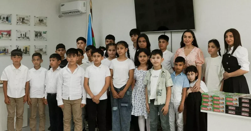 Лейла и Арзу Алиевы на открытии шахматной школы в Хызы ФОТО