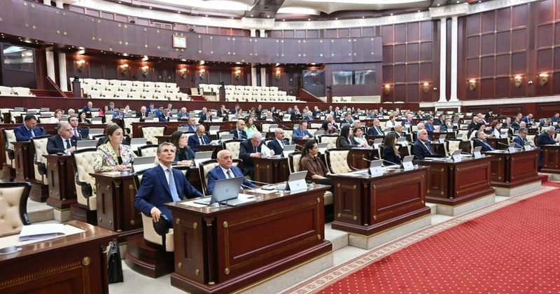 Parlamentin növbəti iclası başladı