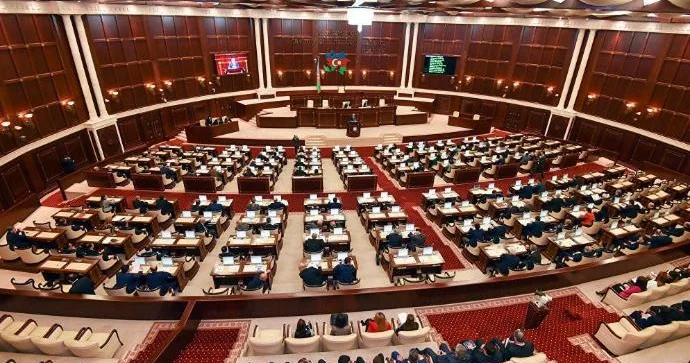 Milli Məclis büdcə qaydasının dəyişdirilməsini I oxunuşda qəbul edib