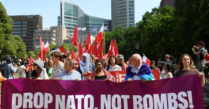 В Гааге началась демонстрация против саммита НАТО