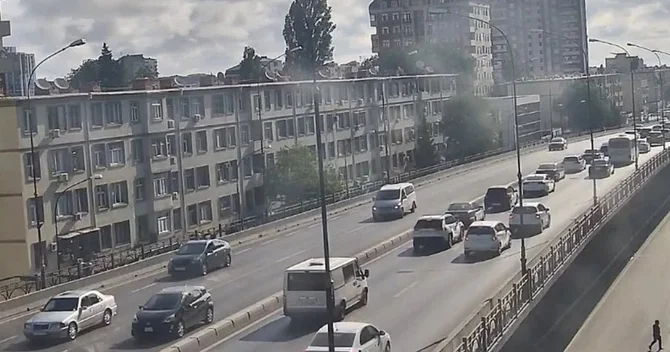 Bakının bəzi yollarında tıxac yaranıb