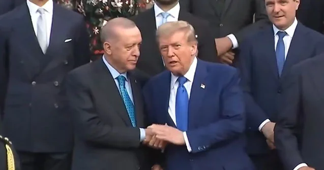 İkiəlli görüşmələri viral oldu Video