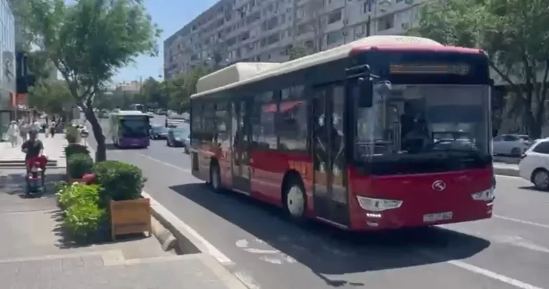 Водителей легковушек штрафуют, а водителям автобусов всё сходит с рук ВИДЕОФАКТ