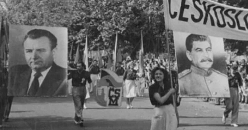 Çexiyada sabiq kommunist funksionerlərin pensiyaları azaldılır