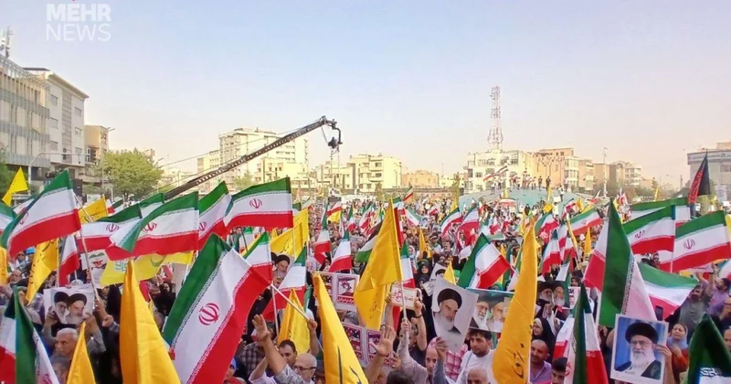 İranlılar "Qələbə bayramı" üçün meydana toplaşdılar Video