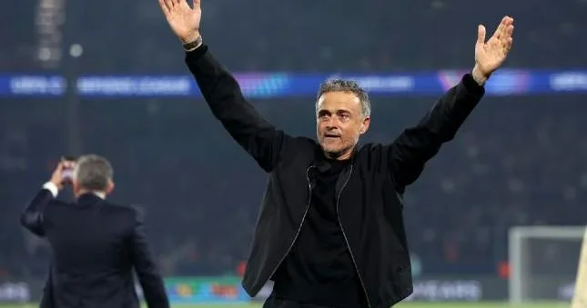 Enrike: Topun dovşan kimi sıçradığı stadionlarda oynayırıq